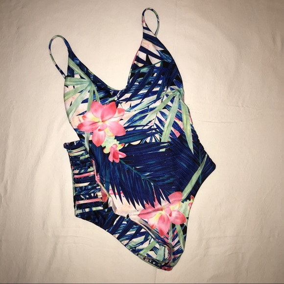 Tropical Cut-Out One Piece - Picture 3 of 6
